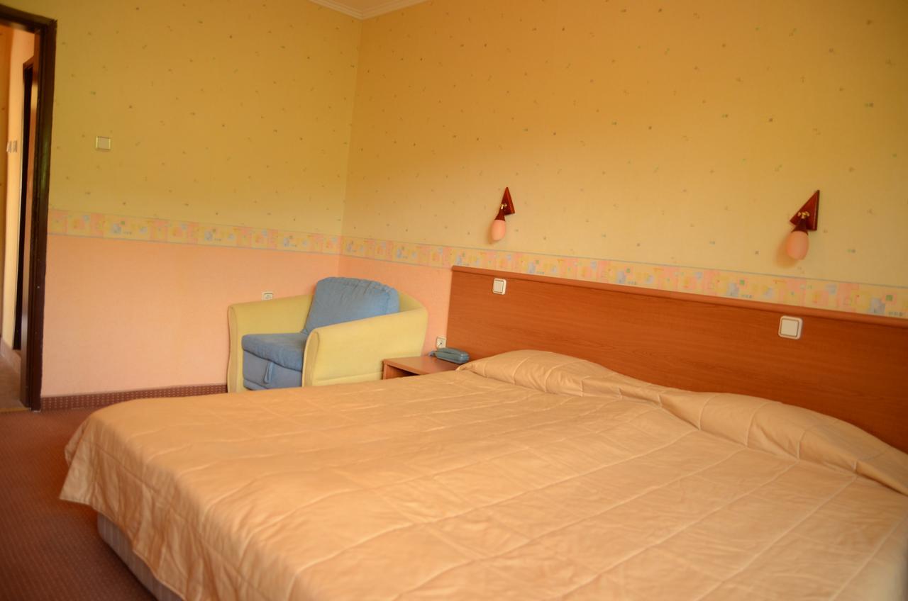 Park Hotel Ribaritsa Bagian luar foto