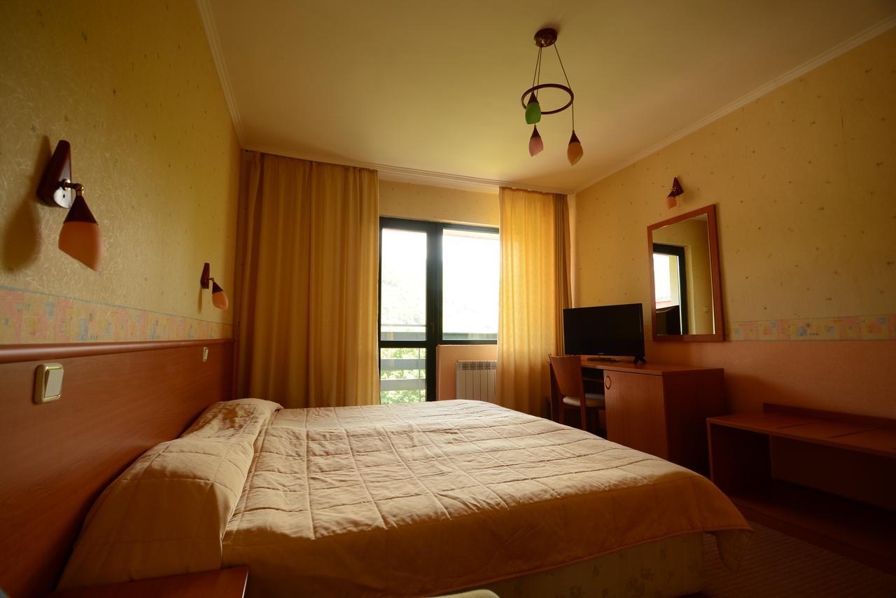 Park Hotel Ribaritsa Bagian luar foto