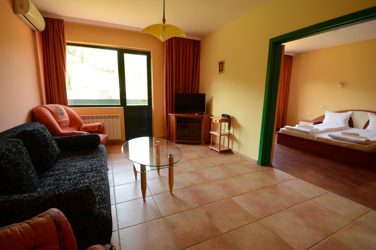 Park Hotel Ribaritsa Bagian luar foto